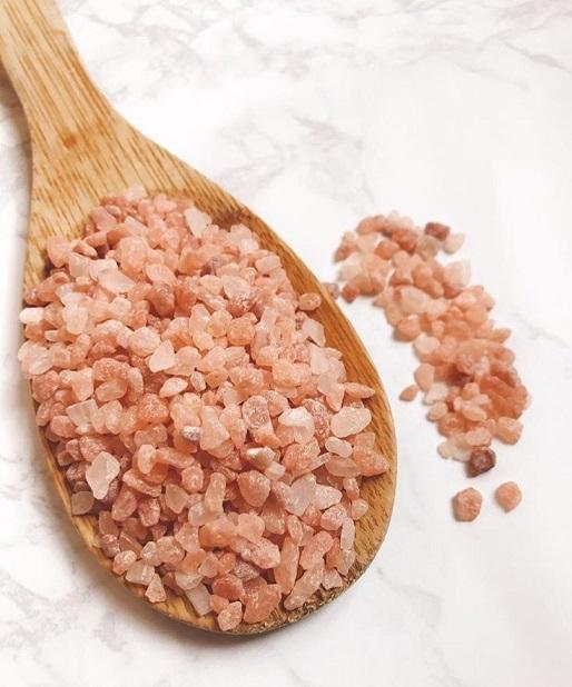 Himalayan Pink Salt VS White Table Salt + 10 Uses Of Himalayan Salt